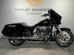 STREET GLIDE HARLEY DAVIDSON 117 NOIR ET CHROME AVEC POTS SCREAMING EAGLES + SISSY BAR HAUT