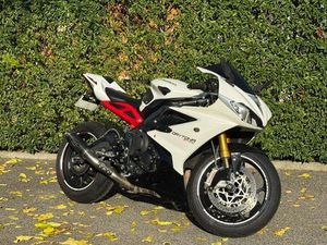 TRIUMPH DAYTONA 675 R