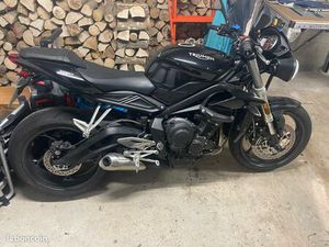 STREET TRIPLE S A2 NOIRE