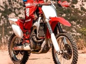 HONDA CRF 450 CONTRE 2T