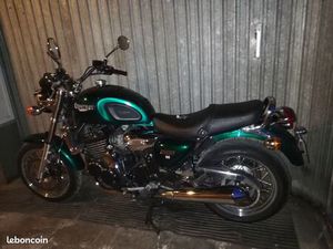 MOTO TRIUMPH 900 LEGEND