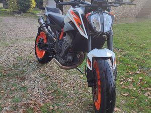 KTM 890 DUKE R