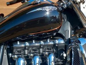 ROCKET 3 TOURING CUSTOM