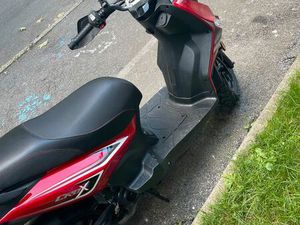 À VENDRE SYM 50 CC LE SCOOTER À 7500 NETS, CONTRÔLE TECHNIQUE, OK JUSQU’EN 2028, CARTE GRISE À JOUR, 1700 À DÉBATTRE, DANS LA LIMITE DU RAISONNABLE