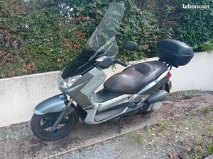 YAMAHA X-MAX 250 CM3