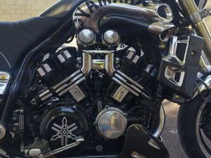 VENDS OU ÉCHANGE 1200 VMAX