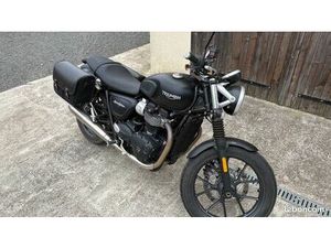 TRIUMPH STREET TWIN