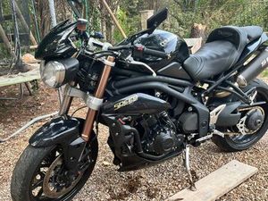 TRIUMPH SPEED TRIPLE 1050