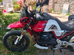 MOTO GUZZI V85TT (CENTENARIO)