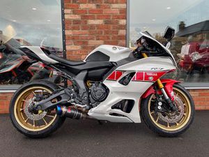 YAMAHA R7 700 EURO 5 689 CC