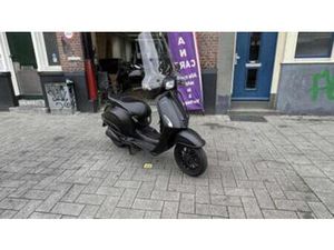 VESPA SPRINT 4T — SCOOTERS | VESPA — MARKTPLAATS