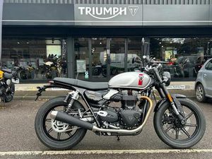 TRIUMPH SPEED TWIN 900