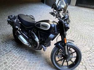 DUCATI SCRAMBLER DARK ICON 800