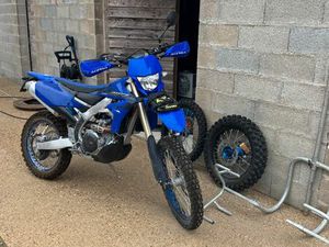 MOTO YAMAHA 450 WRF 2024 HOMOLOGUÉE