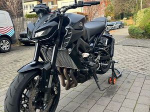YAMAHA MT-09