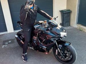 KAWASAKI ZH2 FULL BLACK