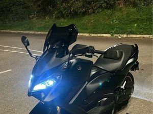 ÉCHANGE TMAX DARK PETROL TECH MAX CONTRE VOITURE