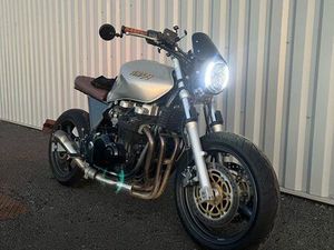 KAWASAKI ZR7 CAFÉ RACER