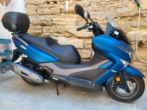 SCOOTER 125 COMME NEUF