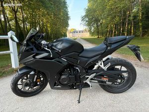 HONDA CBR500R – 500 CC – 750 KM – NOIR MAT – EXCELLENT ÉTAT