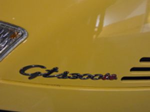 VESPA GTS300 I.E GIALLA