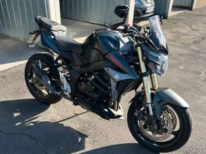 SUZUKI GSR 750 NERO