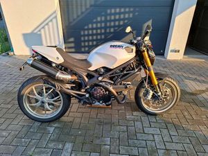 DUCATI MONSTER 1100S