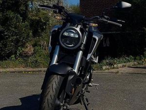 ② HONDA CB125R 2018, 823 KM, LIGNE ARROW