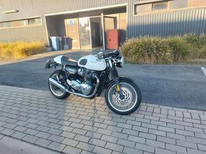 ② TRIUMPH THRUXTON 1200