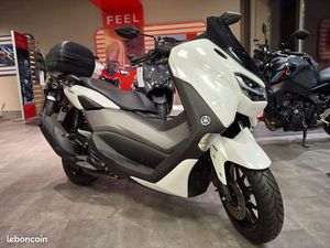 SCOOTER YAMAHA NMAX 125 AVEC TOP CASE
