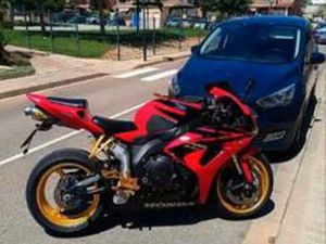 HONDA - CBR 1000RR FIREBLADE