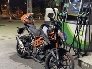 KTM DUKE 125 CC SEMI-NOVA LUMIAR