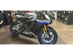 2017 YAMAHA YZF-R1M