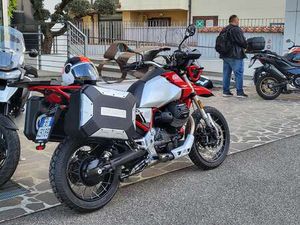 MOTO GUZZI V 85 TT EVOCATIVE GRAPHICS ROSSO