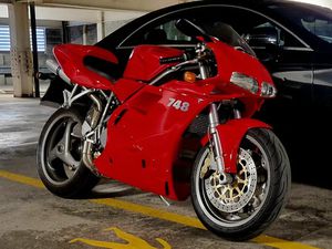 DUCATI 748