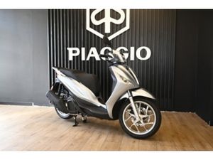SKUTER PIAGGIO MEDLEY 125 EURO 5+ SREBNY