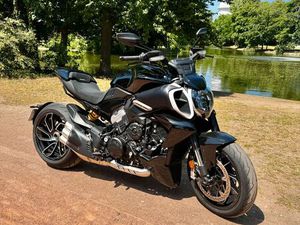 DUCATI DIAVEL V4 2024 1050 KM