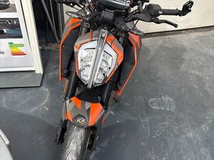 KTM 125 DUKE EN TRÈS BON ÉTAT GÉNÉRAL COMME NEUF