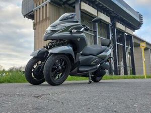 ② YAMAHA TRICITY 300