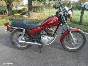 SUPERBE MOTO YAMAHA SR 125 CC / 2002 / 8000 KMS