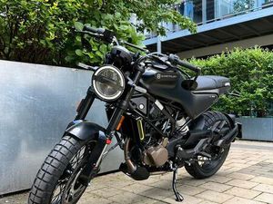 ② HUSQVARNA SVARTPILEN - PARFAIT ÉTAT