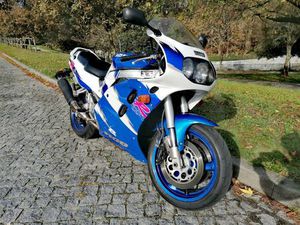 SUZUKI GSX-R 1100 CC DE 1993 CALDAS DE VIZELA (SÃO MIGUEL E SÃO JOÃO)