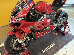 DUCATI PANIGALE V4 S BAGNAIA 2022 WORLD CHAMPION SONDER