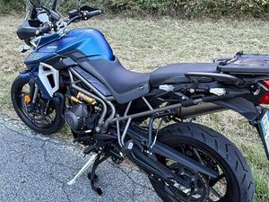 VENDO TRIUMPH TIGER 800 XRT (2018 - 20) USATA A GENOVA (CODICE 9875543) - MOTO.IT