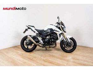SUZUKI GSR 750