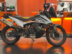 KTM 790 ADVENTURE AKRAPOVIC, GRIFFHEIZUNG