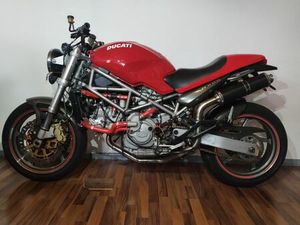 DUCATI MONSTER 900
