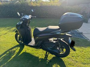 HONDA SH 350I BJ.2024 SCHWARZ