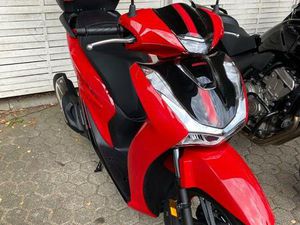 HONDA SH150I MIT SCHEIBE UND TOPCASE