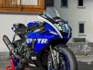 YAMAHA R1 RN65 RACE RENNSTRECKE GYTR RENNBIKE